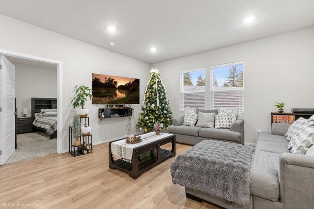 8215 S Avery Rd, Cheney, WA 99004