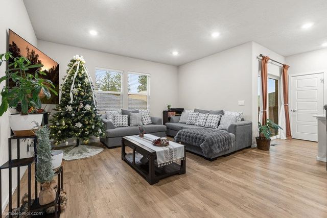 8215 S Avery Rd, Cheney, WA 99004