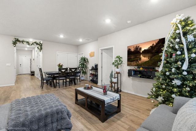 8215 S Avery Rd, Cheney, WA 99004