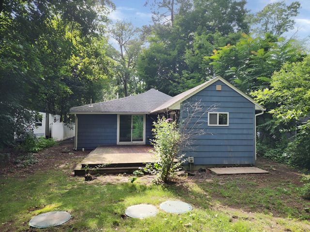 66 Lakeshore Dr, Holliston, MA 01746