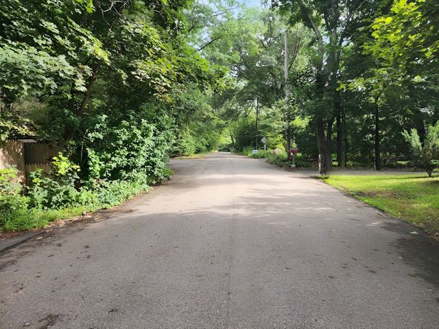 66 Lakeshore Dr, Holliston, MA 01746