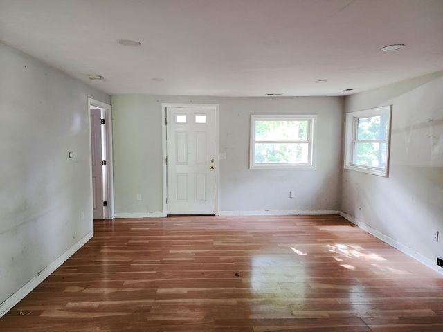 66 Lakeshore Dr, Holliston, MA 01746