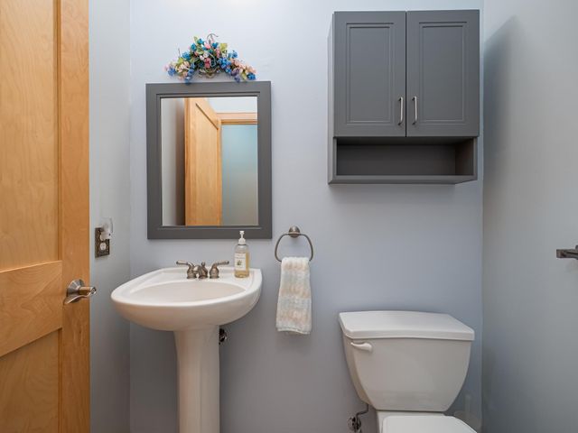 2113 Village Terrace, Bloomington, MN 55431