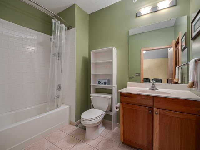 2113 Village Terrace, Bloomington, MN 55431