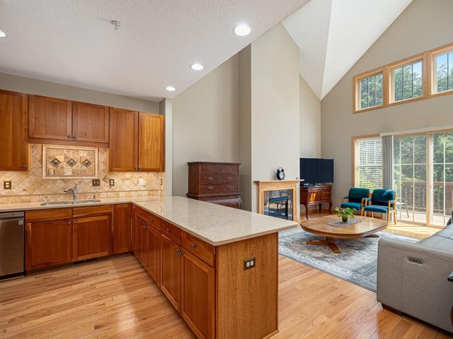 2113 Village Terrace, Bloomington, MN 55431
