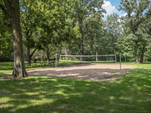 2113 Village Terrace, Bloomington, MN 55431