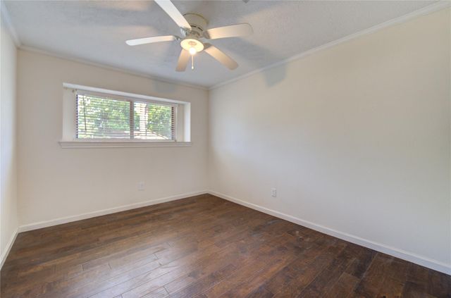 7306 Cottonwood Drive, Baytown, TX 77521