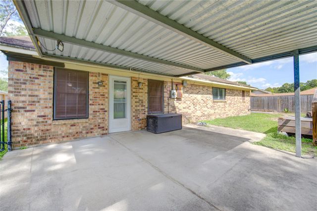 7306 Cottonwood Drive, Baytown, TX 77521