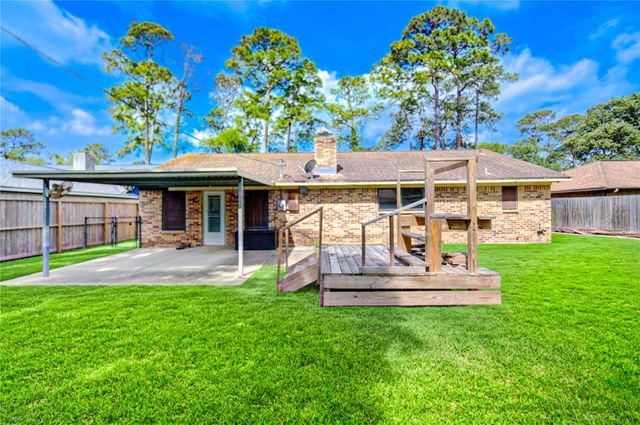 7306 Cottonwood Drive, Baytown, TX 77521