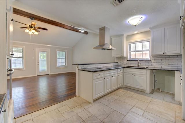 7306 Cottonwood Drive, Baytown, TX 77521