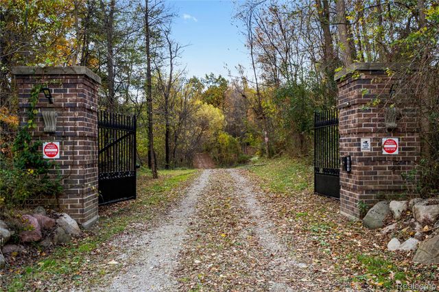 2631 Lakeville Road, Oxford Charter Township, MI 48370