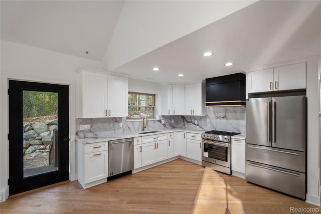 2631 Lakeville Road, Oxford Charter Township, MI 48370