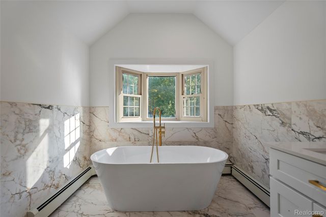 2631 Lakeville Road, Oxford Charter Township, MI 48370