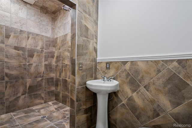 2631 Lakeville Road, Oxford Charter Township, MI 48370