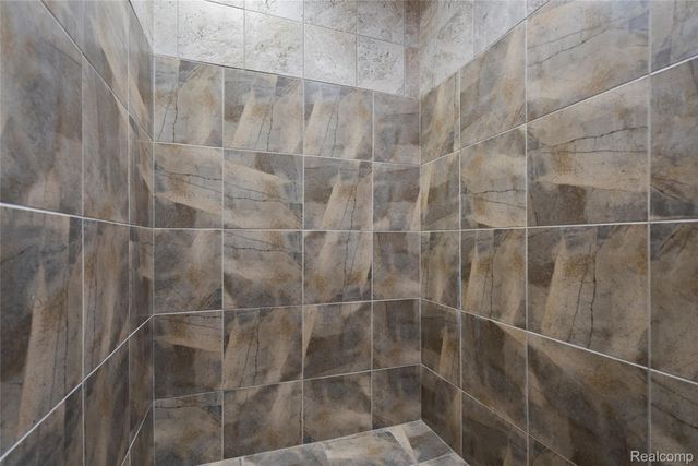 2631 Lakeville Road, Oxford Charter Township, MI 48370