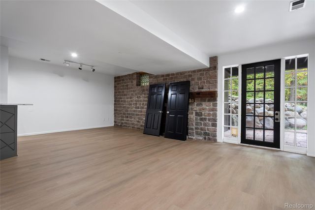 2631 Lakeville Road, Oxford Charter Township, MI 48370