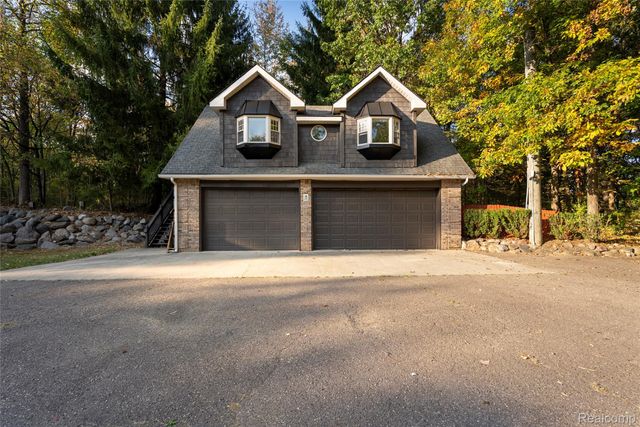 2631 Lakeville Road, Oxford Charter Township, MI 48370