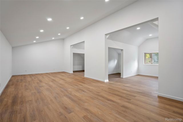 2631 Lakeville Road, Oxford Charter Township, MI 48370