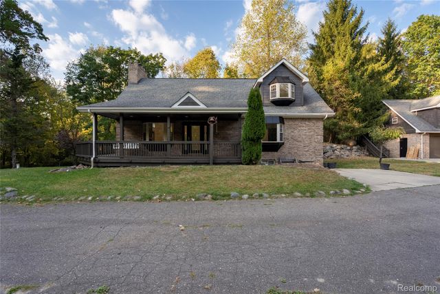 2631 Lakeville Road, Oxford Charter Township, MI 48370