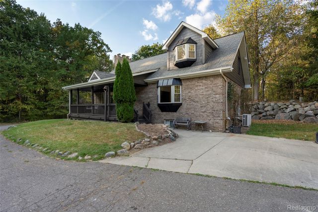 2631 Lakeville Road, Oxford Charter Township, MI 48370