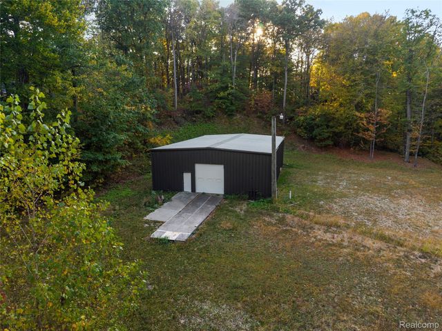 2631 Lakeville Road, Oxford Charter Township, MI 48370