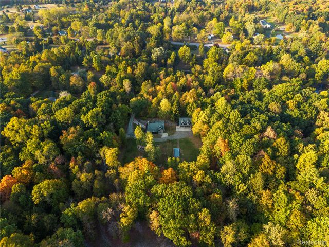 2631 Lakeville Road, Oxford Charter Township, MI 48370