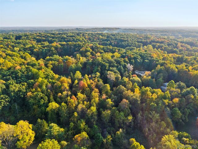 2631 Lakeville Road, Oxford Charter Township, MI 48370