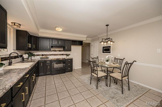 5927 Lafayette Drive, Weldon Spring, MO 63304