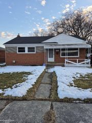24895 Beck Avenue, Eastpointe, MI 48021