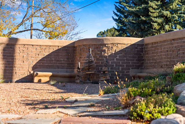 1109 Don Gaspar Lane, Santa Fe, NM 87505