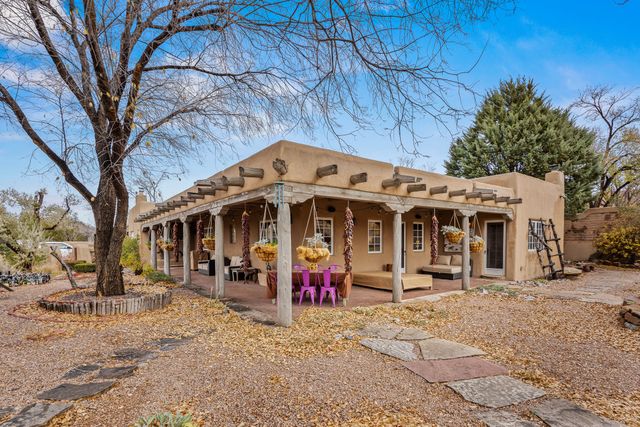 1109 Don Gaspar Lane, Santa Fe, NM 87505