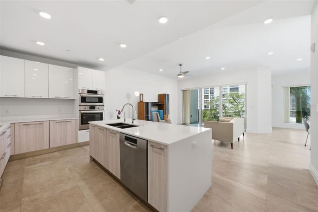 711 S PALM AVENUE 302, Sarasota, FL 34236