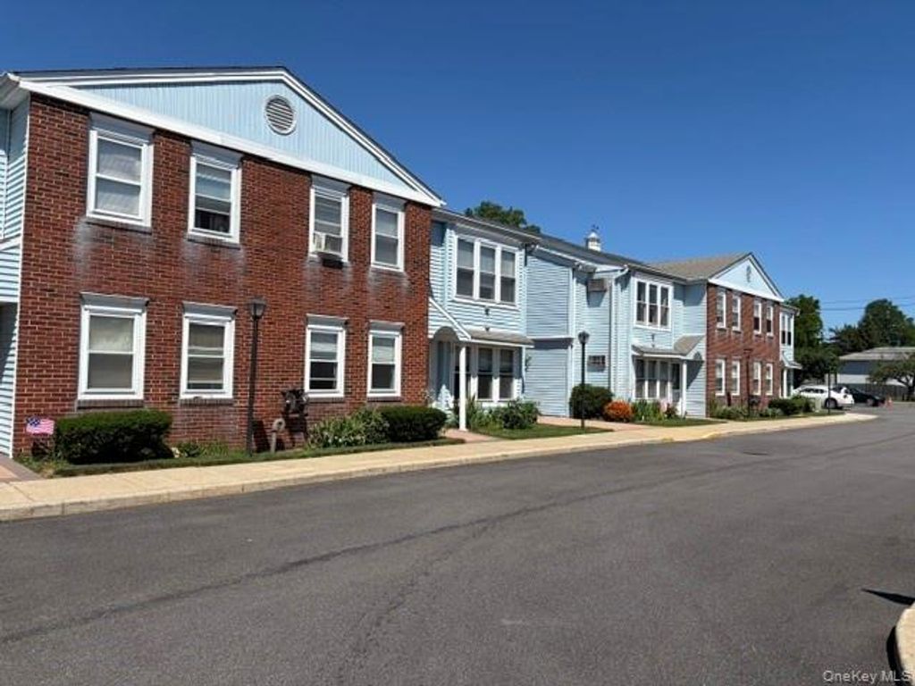 12 Athens, West Babylon, NY 11704