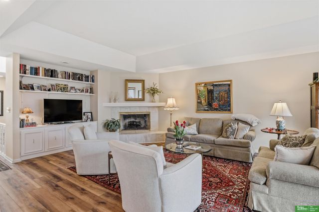 919 S 112th Plaza, Omaha, NE 68154