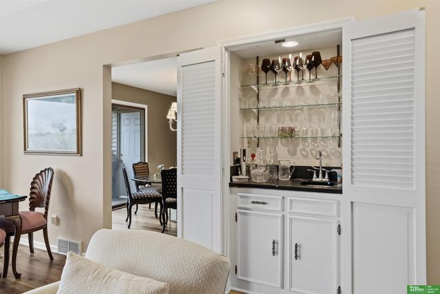 919 S 112th Plaza, Omaha, NE 68154