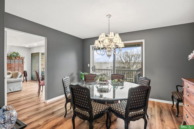 919 S 112th Plaza, Omaha, NE 68154