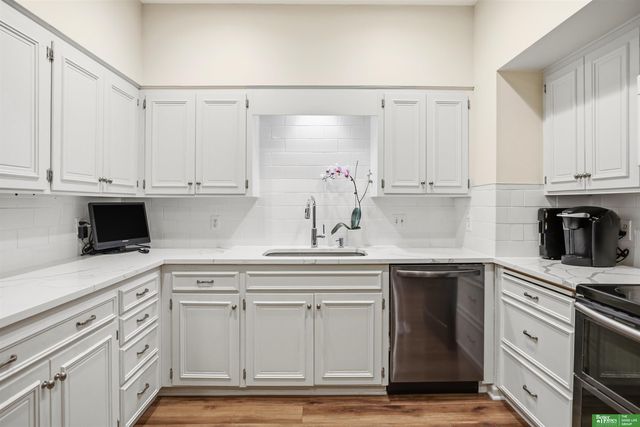 919 S 112th Plaza, Omaha, NE 68154