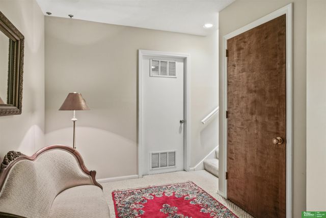 919 S 112th Plaza, Omaha, NE 68154