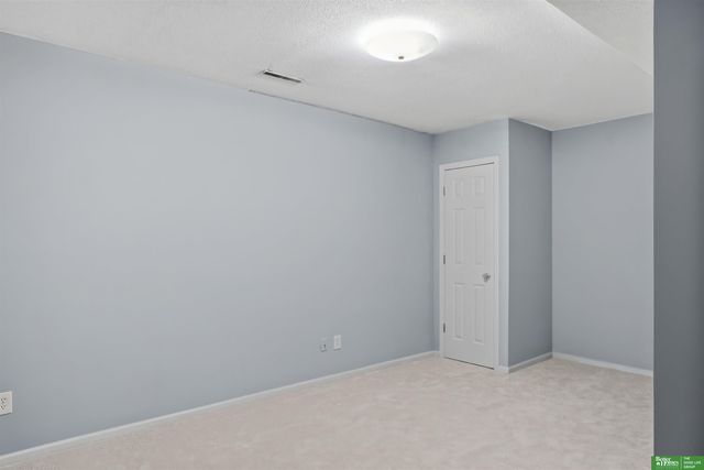 919 S 112th Plaza, Omaha, NE 68154