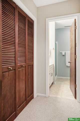 919 S 112th Plaza, Omaha, NE 68154