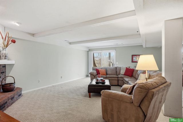 919 S 112th Plaza, Omaha, NE 68154