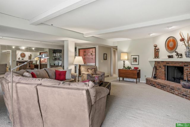 919 S 112th Plaza, Omaha, NE 68154