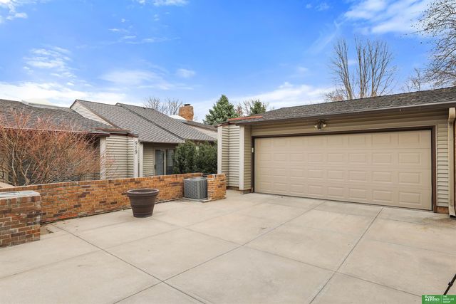 919 S 112th Plaza, Omaha, NE 68154