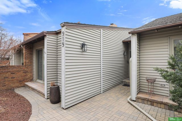 919 S 112th Plaza, Omaha, NE 68154