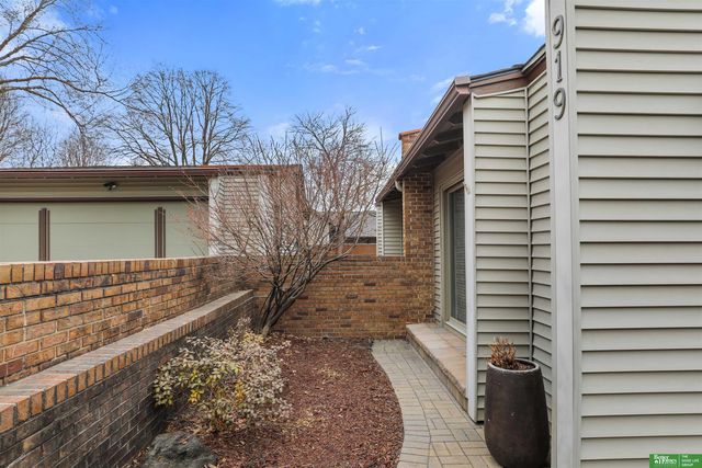 919 S 112th Plaza, Omaha, NE 68154