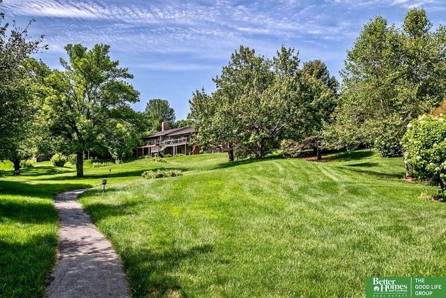 919 S 112th Plaza, Omaha, NE 68154