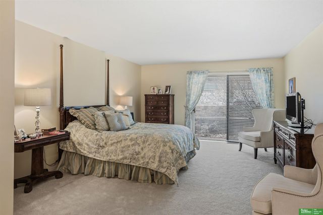 919 S 112th Plaza, Omaha, NE 68154