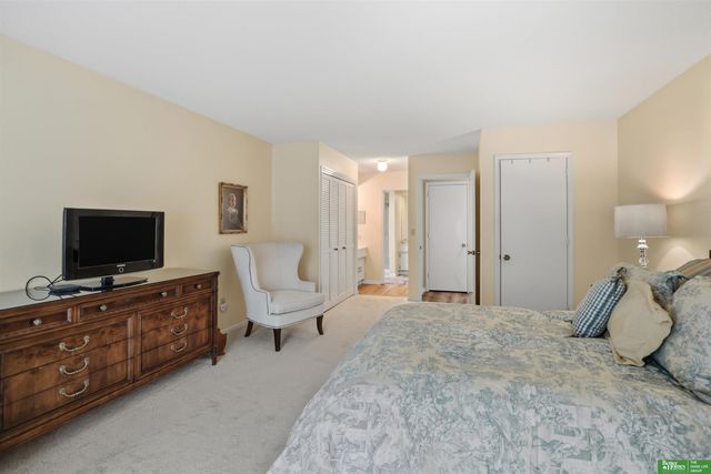 919 S 112th Plaza, Omaha, NE 68154