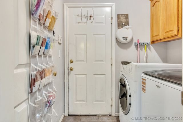 2122 W Walnut Street, Collinsville, OK 74021