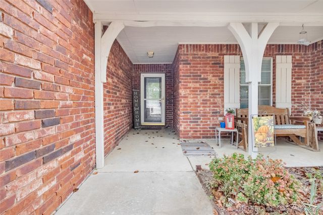 2122 W Walnut Street, Collinsville, OK 74021